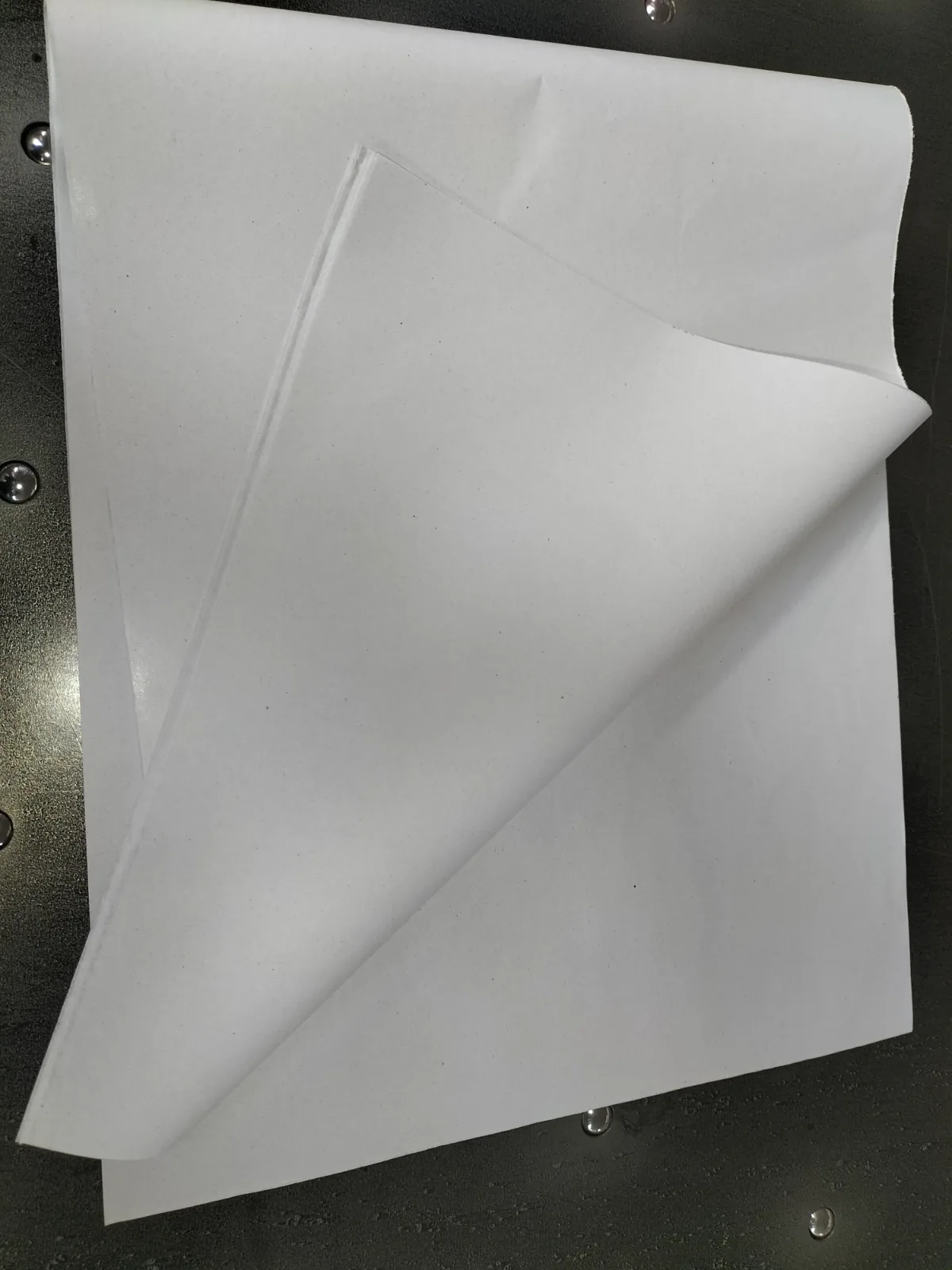 CARTA VELINA BIANCA / NERA 100% RICICLATA